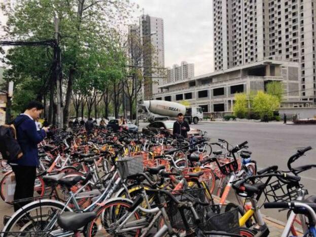 ��ס����������������Ůʿ�Q������(l��i)�������ֱ��ڵ��Fվ��F(xi��n)�Ѻ���Ҋ(ji��n)��С�S܇���������ҵ�һ���vҲ�ǉĵ������Ӳ����T��